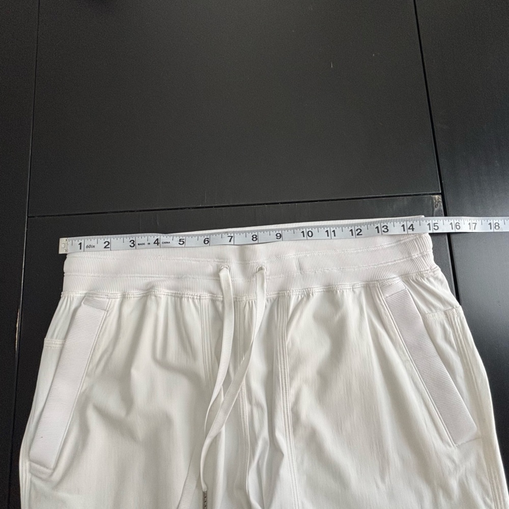 Lululemon Sz S Dance Studio Relaxed-Fit Mid-Rise Cargo Pant White Like New 2024 - Picture 13 of 16